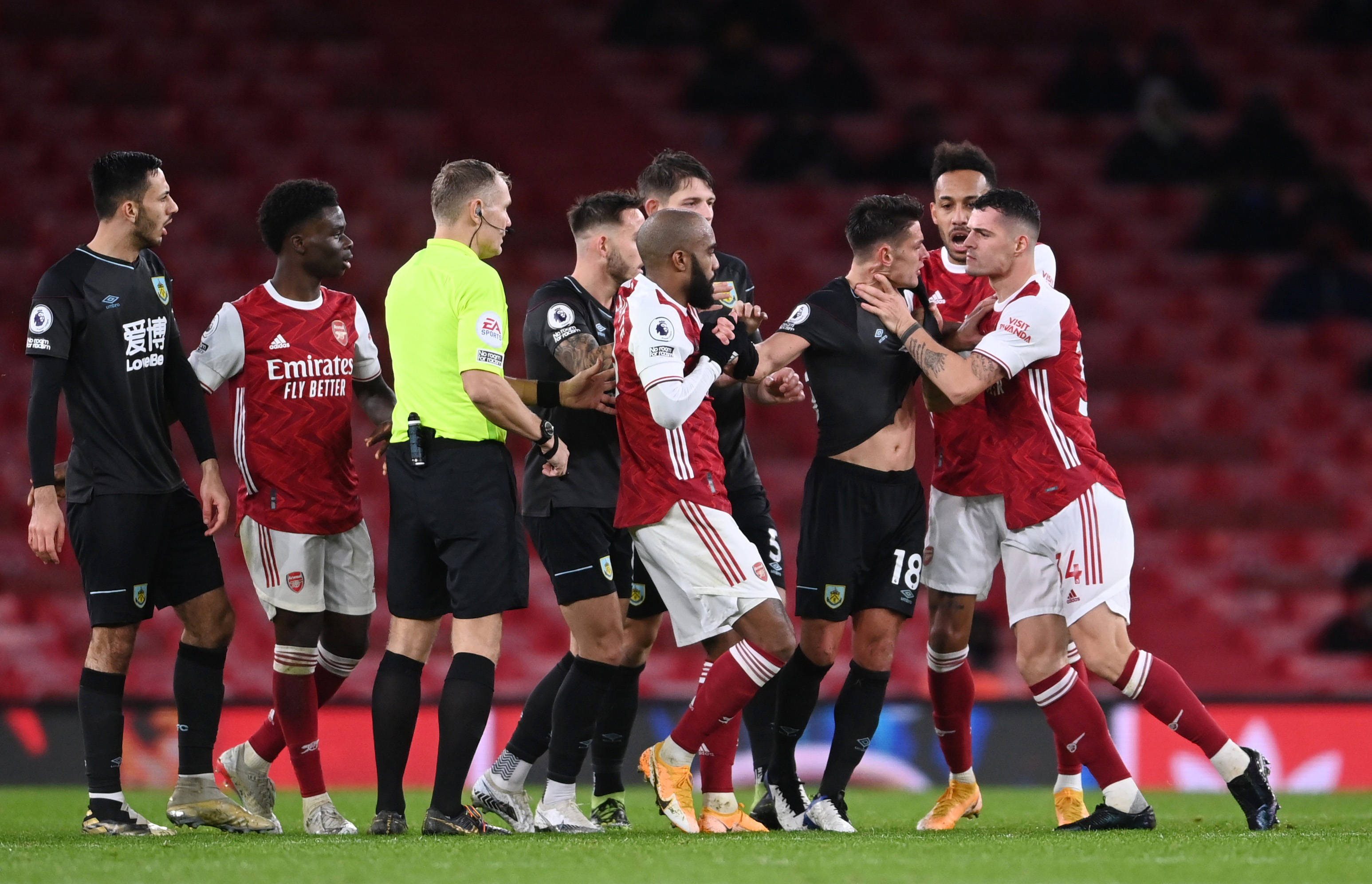 罗马诺：伊镇与那不勒斯就租借卡尤斯特达成协议，等球员点头